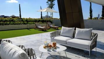 Exclusive Apartment | Terrace/patio