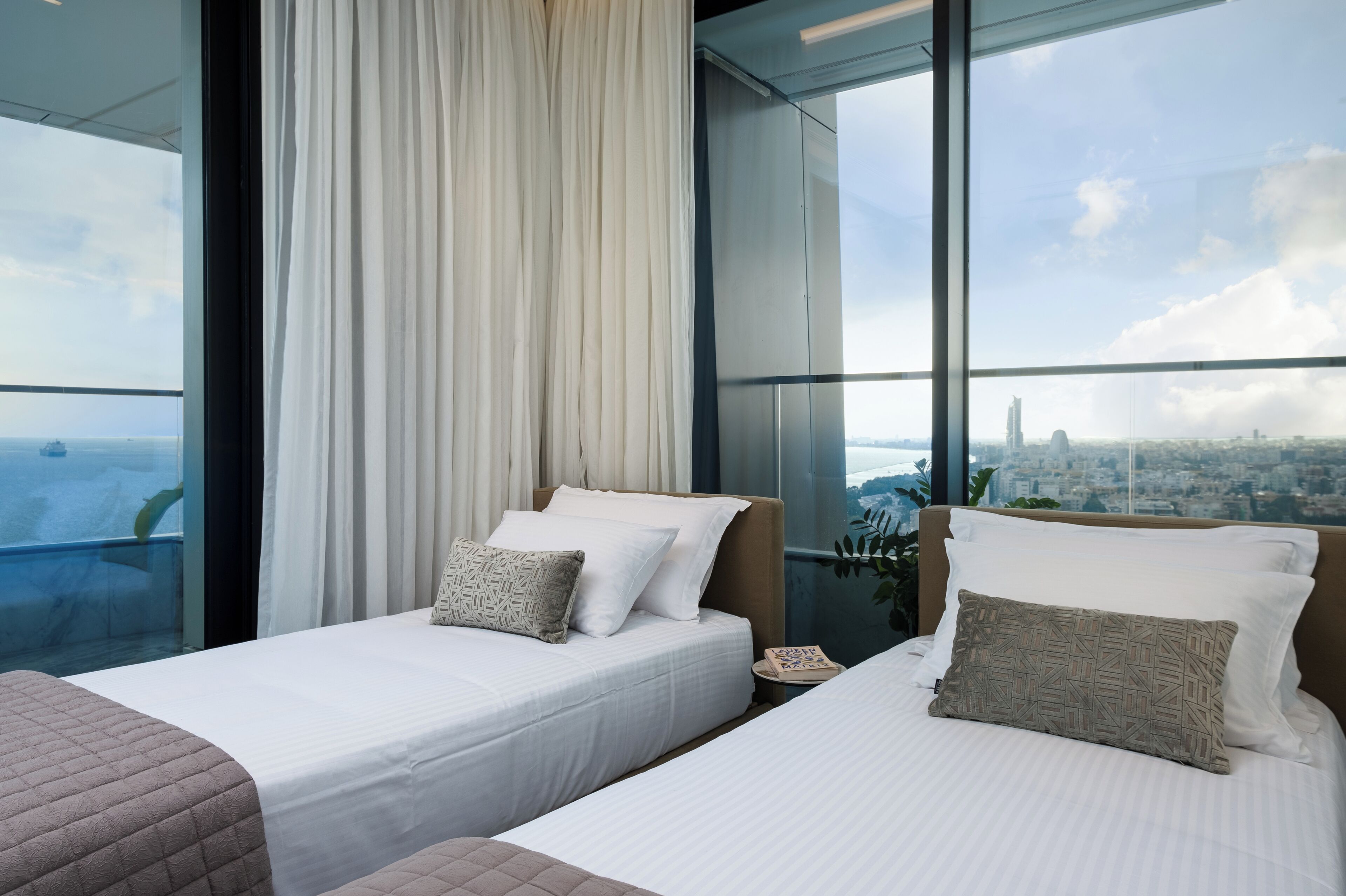 Panoramic Apartment | In-room safe, soundproofing, free cots/infant beds, free WiFi