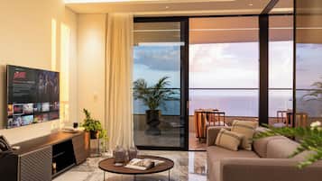 Panoramic Apartment | Living area | Smart TV, Netflix, streaming services