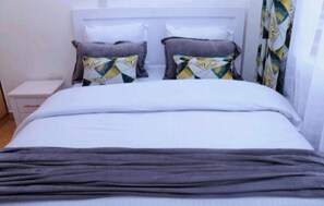 2 quartos, ferros/tábuas de passar roupa, Wi-Fi, roupa de cama