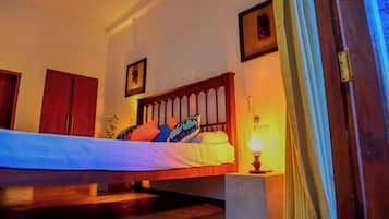 1 bedroom, bed sheets