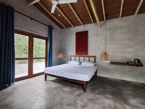 Deluxe Room | 1 bedroom, bed sheets