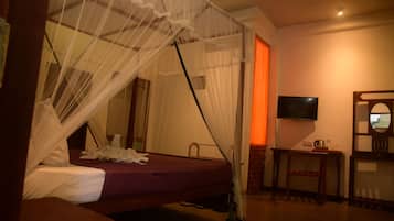 Deluxe Room | 1 bedroom, bed sheets
