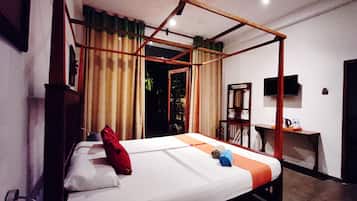 Standard Room, 1 King Bed, Pool View | 1 bedroom, bed sheets