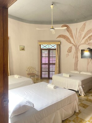 Chambre Quadruple Familiale | Coffres-forts dans les chambres, fer et planche à repasser