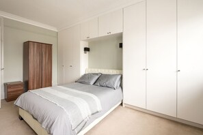 2 bedrooms, bed sheets