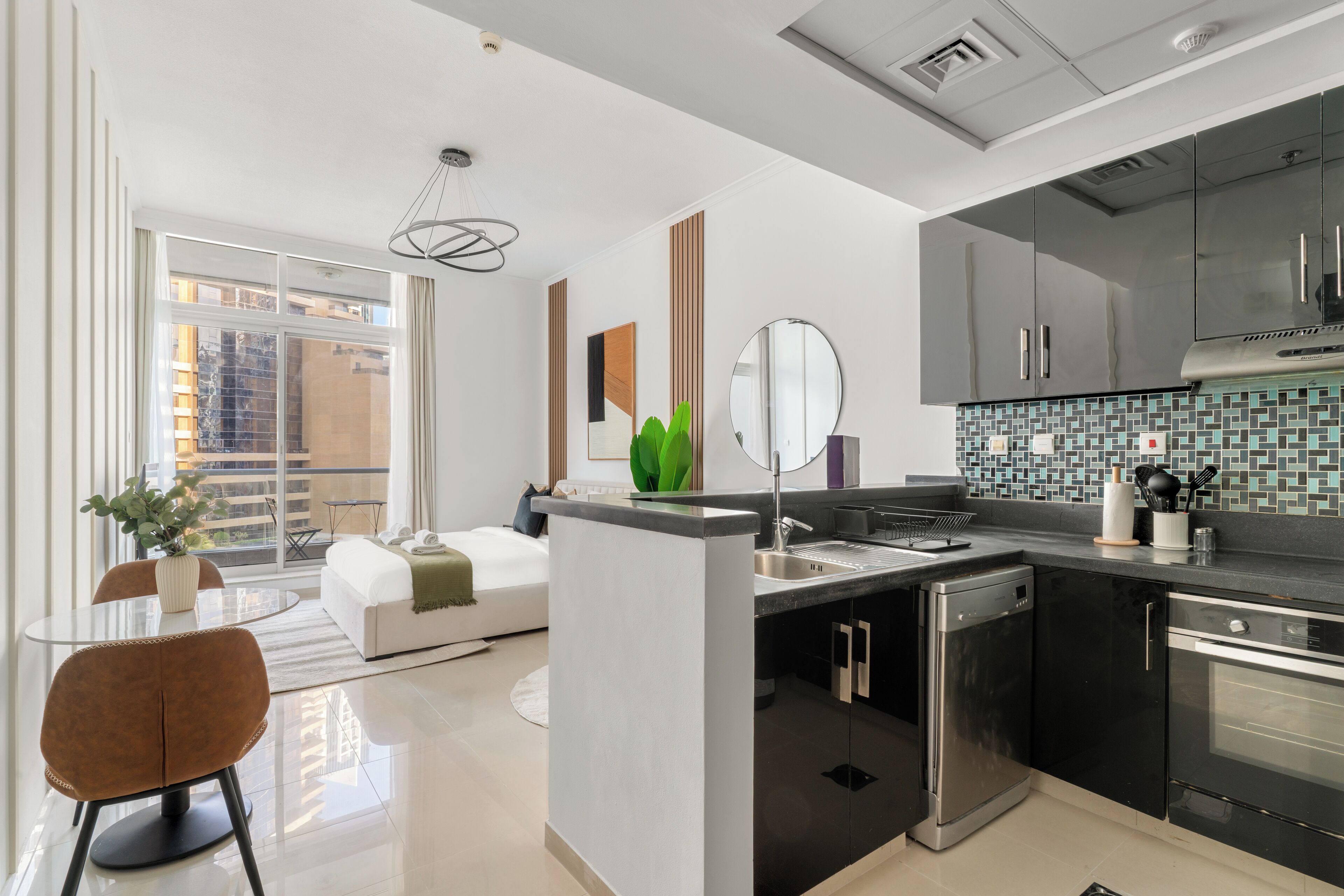 Junior Studio | Private kitchen | Fridge, microwave, oven, stovetop