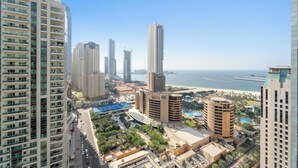 A high-rise hotel with multiple floors, a central courtyard, and a view of the sea. - Silkhaus Botanica Tower, Dubai Marina (Dubai)