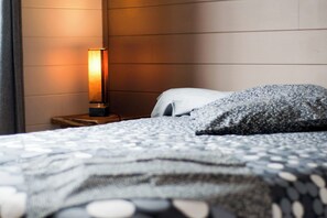 4 bedrooms, WiFi, bed sheets