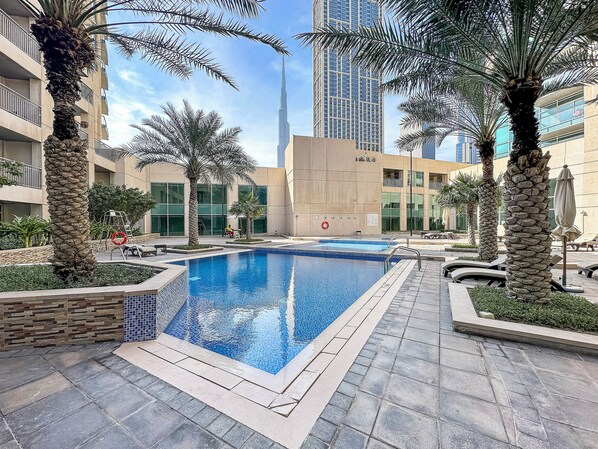 Outdoor pool - Silkhaus Burj Views, Downtown Dubai (Dubai)