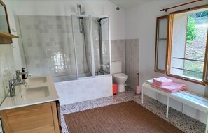 Hair dryer, towels, soap, shampoo - Maison Seillans les Fontaines (Seillans)