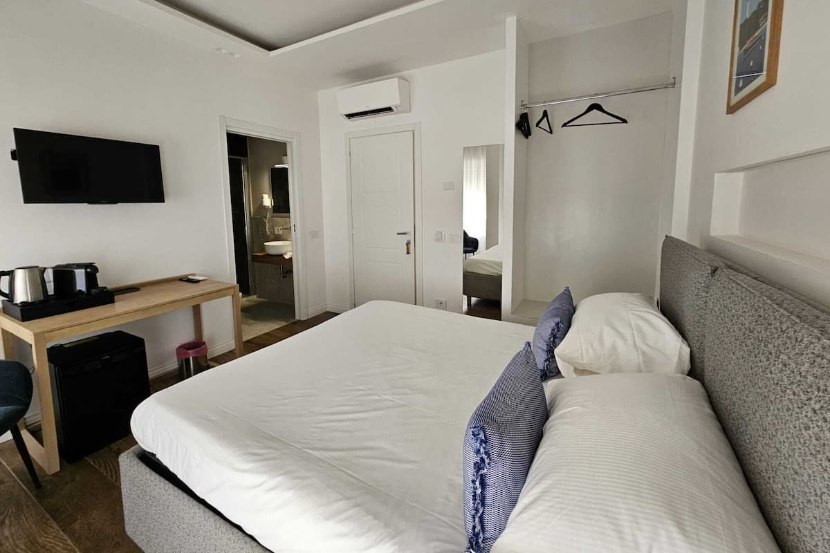 Premium bedding, down duvets, free minibar, individually decorated