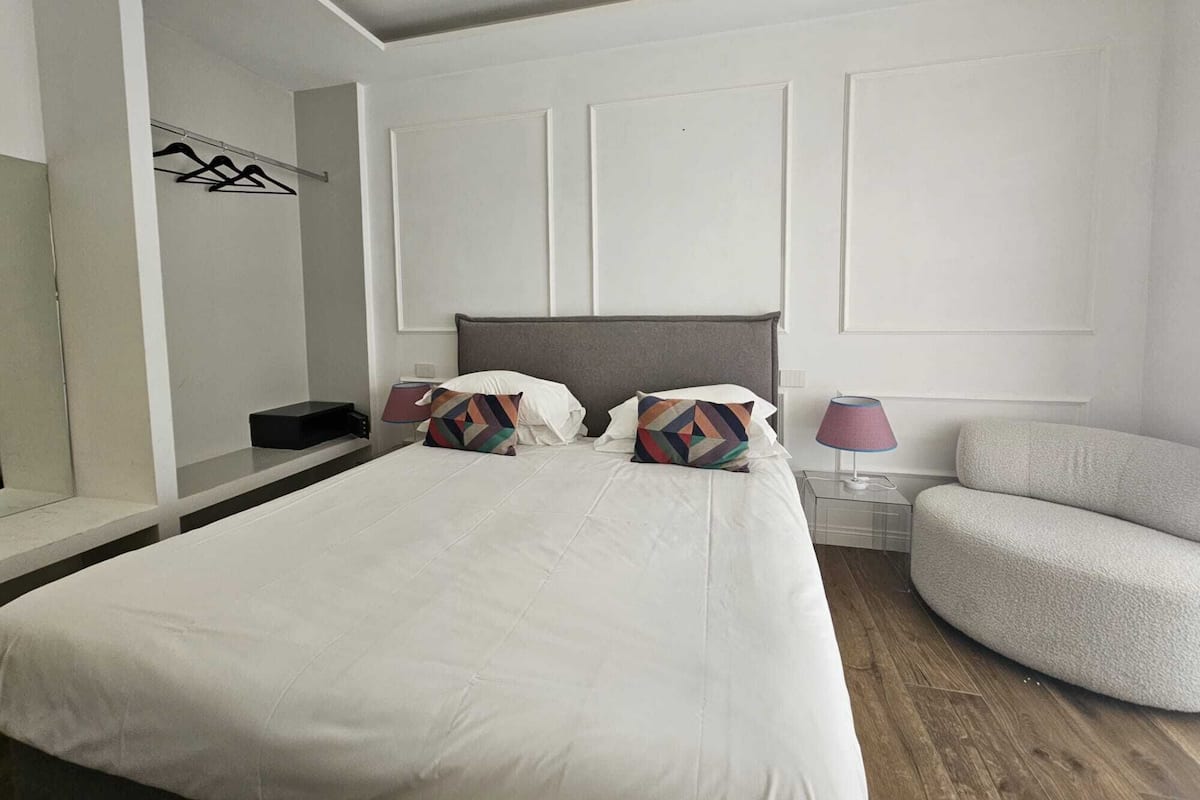 Premium bedding, down duvets, free minibar, individually decorated
