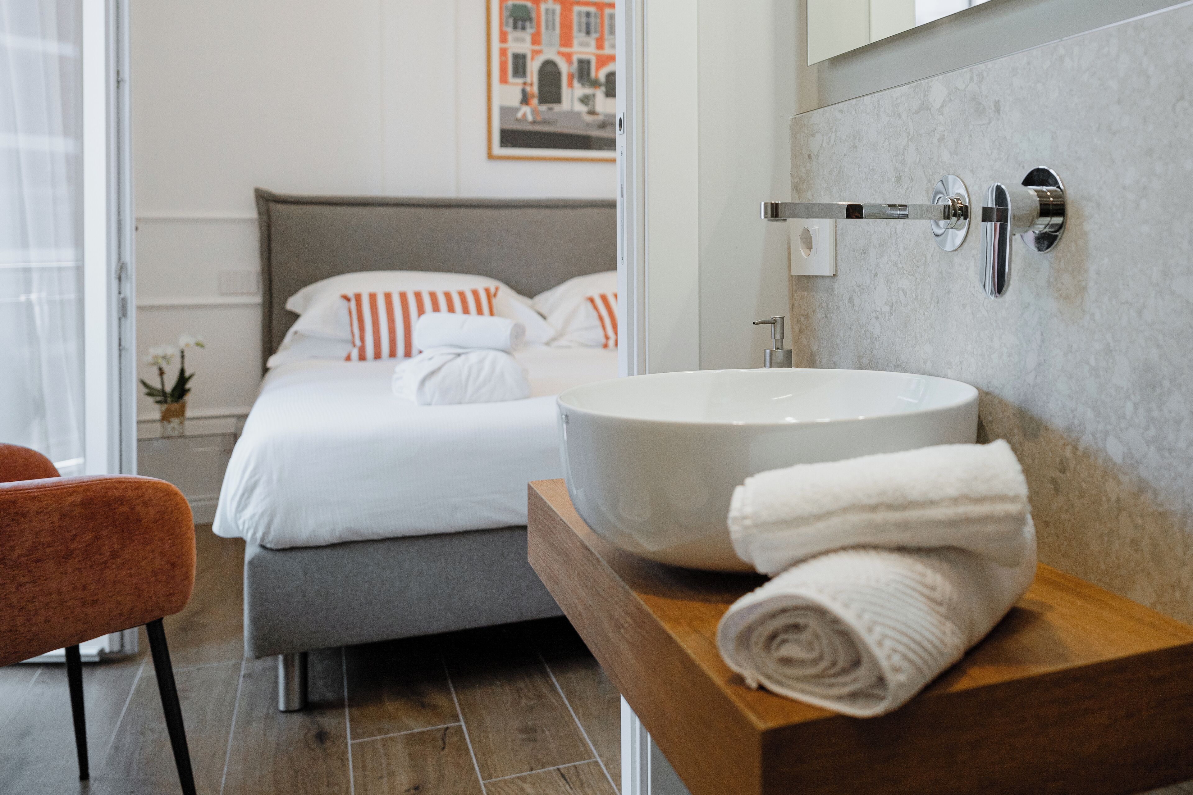 Deluxe tweepersoonskamer | Luxe beddengoed, donsdekens, een gratis minibar, individueel gedecoreerd