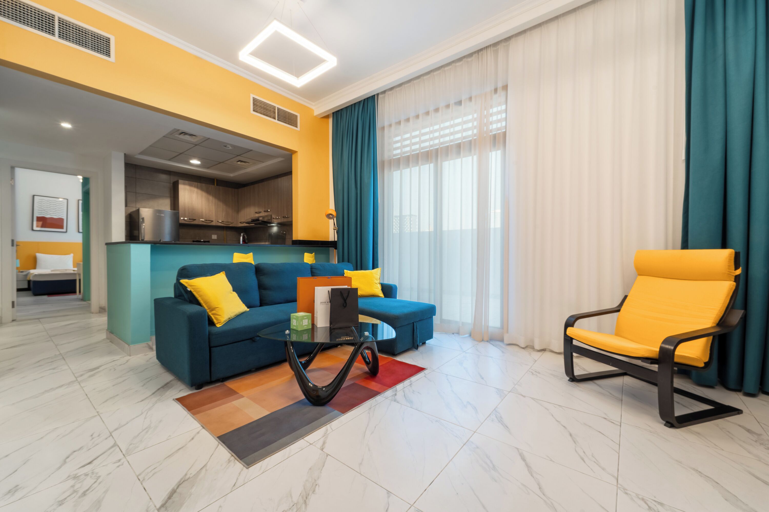 家庭公寓, 2 间卧室 | 起居区 | 50-英寸纯平电视（配备数码频道）、桌上足球、乒乓球