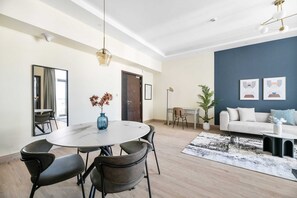 Deluxe Apartment | Dining room - Silkhaus Dec Tower, Dubai Marina (Dubai)