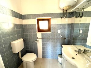 Doccia, asciugacapelli, bidet, asciugamani