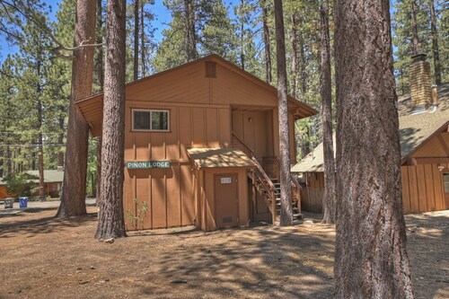 Pinon Lodge By Destination Big Bear: 5 En-Suite Bedrooms! Close to Snow Summit!