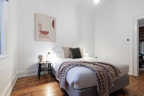 3 室のベッドルーム、アイロン / アイロン台、WiFi、ベッドシーツ