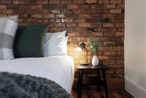 Charming Cottage Near the City with Parking