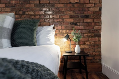 Charming Cottage Near the City with Parking