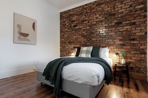 3 chambres, fer et planche à repasser, Wi-Fi, draps fournis