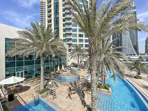 Outdoor pool - Silkhaus Fairfield, Dubai Marina (Dubai)