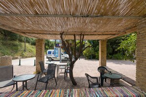 Outdoor dining - SPARROW APARTMENT (SPYRGITIS) (Skoulikado)