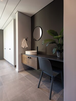 Luxury Villa | Bathroom