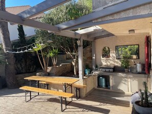Outdoor dining - Maison de Calanques vue mer (Ensuès-la-Redonne)