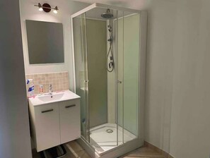 Bathroom - Maison 2 Étages - Piscine (Aramon)