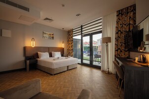 Panoramic Suite | Premium bedding, minibar, in-room safe, laptop workspace