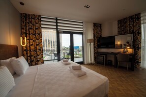 Panoramic Suite | Premium bedding, minibar, in-room safe, laptop workspace - V Center Hotel (Yomra)