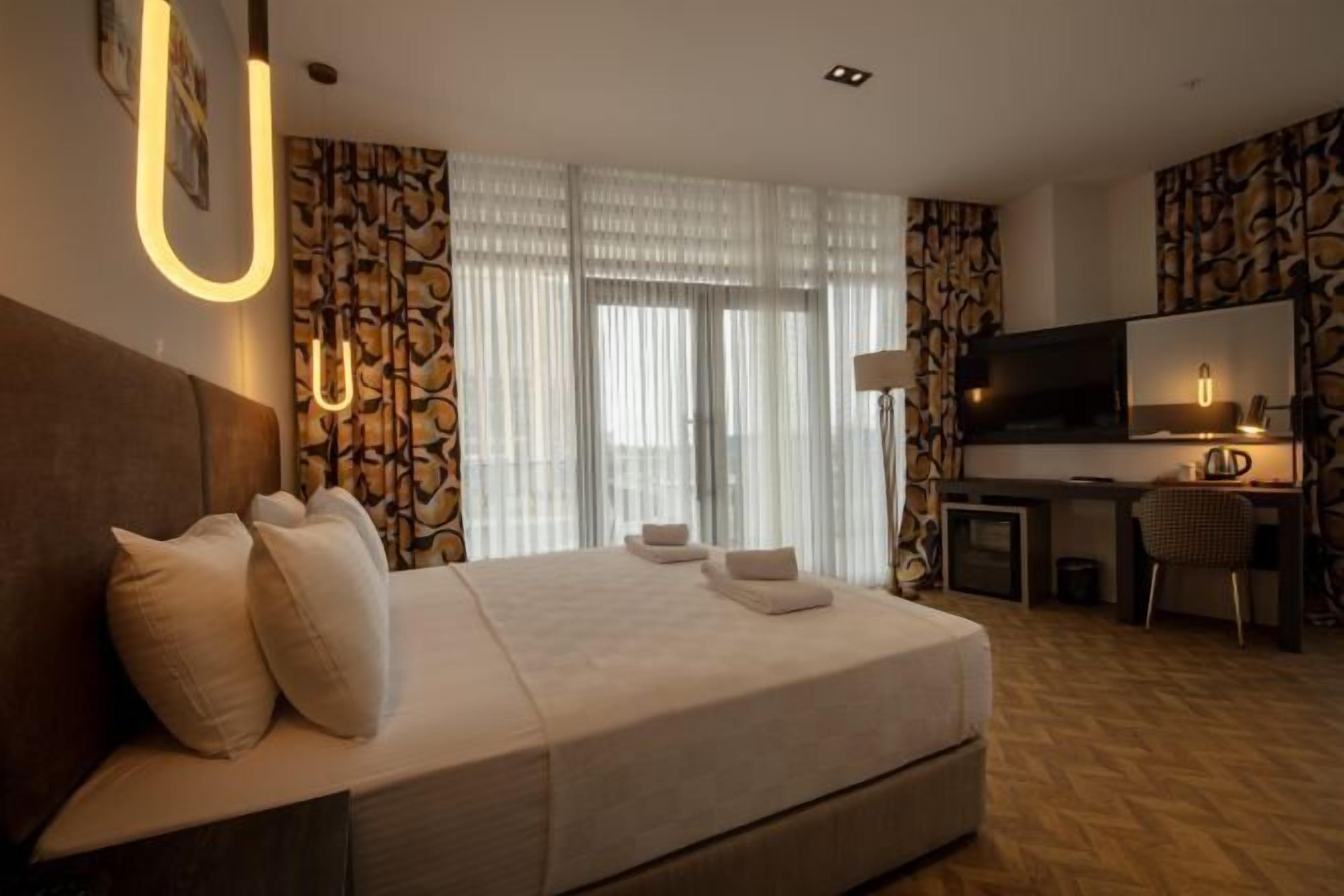 Luxe beddengoed, een minibar, een kluis op de kamer, een laptopwerkplek