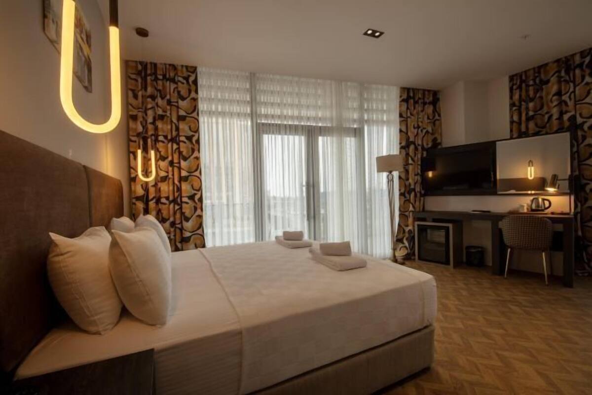 Luxe beddengoed, een minibar, een kluis op de kamer, een laptopwerkplek