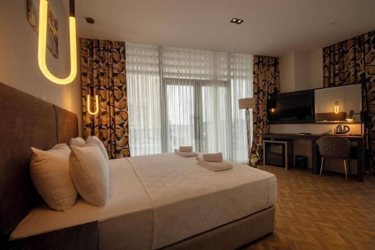 1 bedroom, premium bedding, minibar, in-room safe