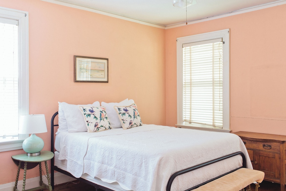 comfy-retreat-close-to-riverwalk-stadium-montgomery-vrbo