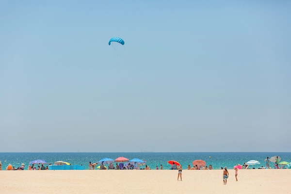Beach nearby, white sand, 3 beach bars