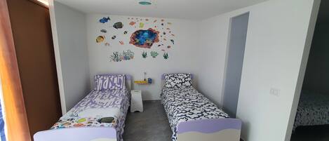 2 bedrooms, iron/ironing board, travel cot, WiFi