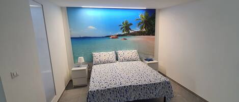 2 makuuhuonetta, silitysrauta/-lauta, vauvan matkasänky, Wi-Fi