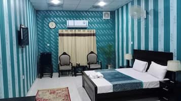 Quarto casal luxo | Ferros/tábuas de passar roupa, Wi-Fi de cortesia
