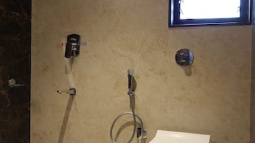 Deluxe Room | Bathroom
