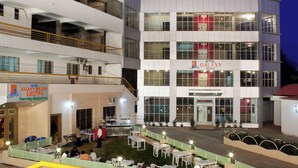 A multi-story hotel with a restaurant on the ground floor. - Hotel Galaxy Deluxe (Jalna)