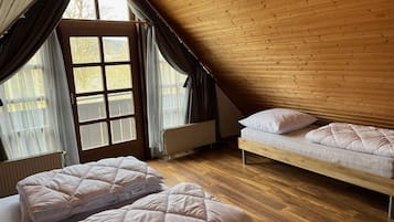 2 bedrooms, iron/ironing board, WiFi