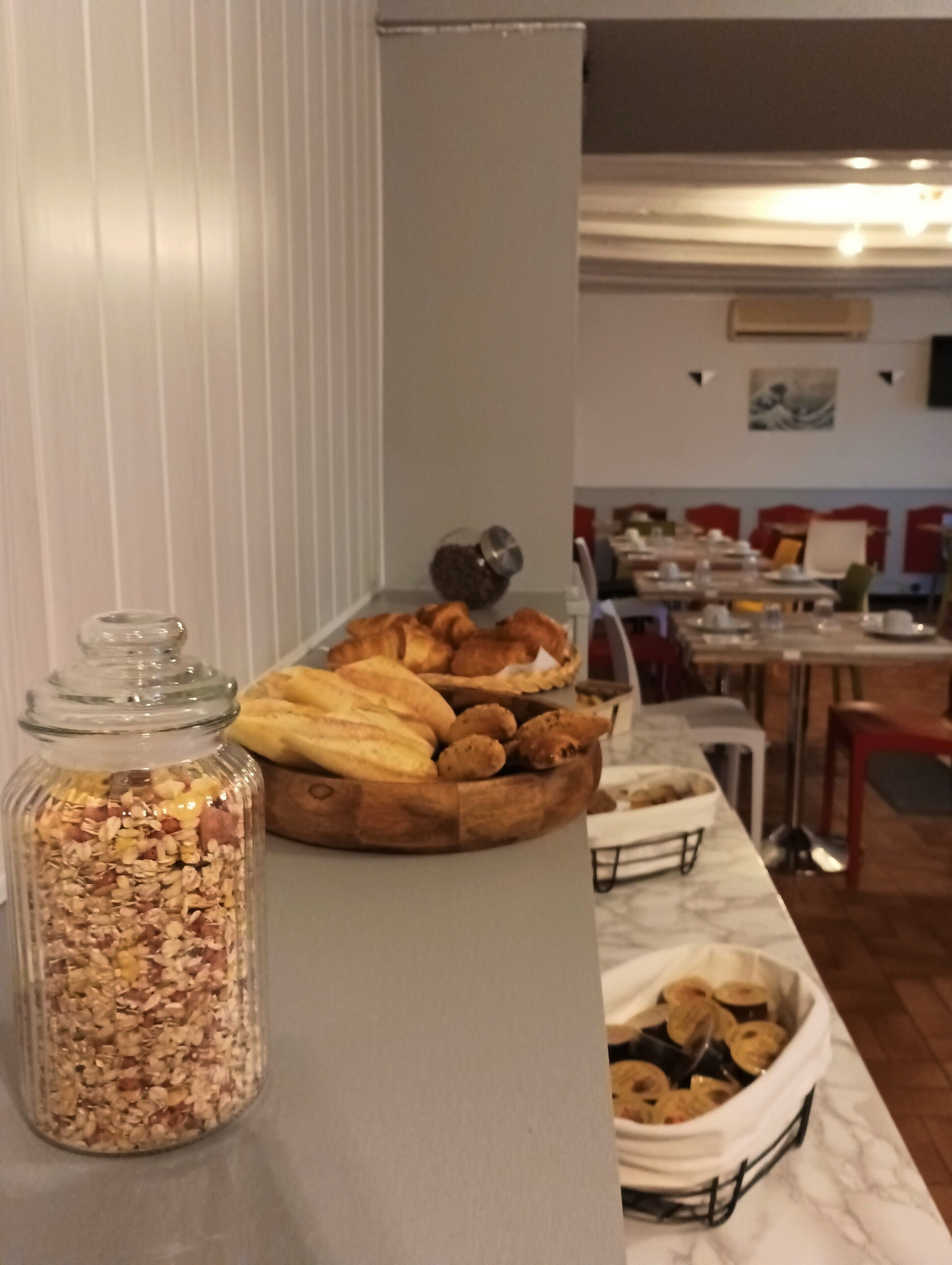 Desayuno buffet diario (EUR 12 por persona)
