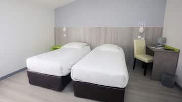 Escritorio, cortinas blackout, wifi gratis y ropa de cama