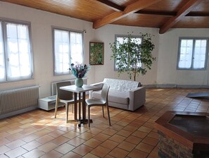 Reception - Hôtel Le Cheval Blanc (Saint-Maixent-l'Ecole)