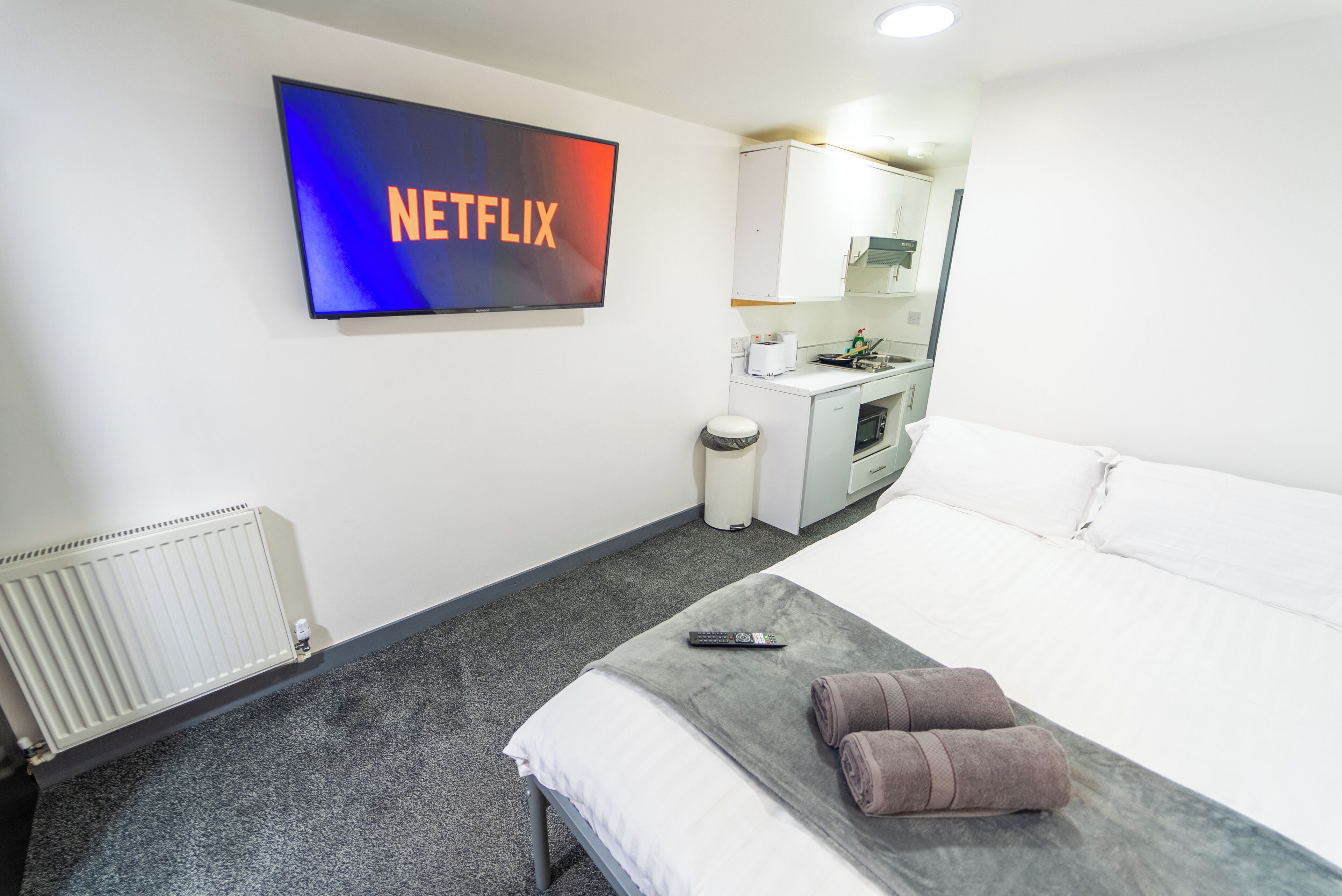 Studio | Wi-Fi gratis dan seprai linen