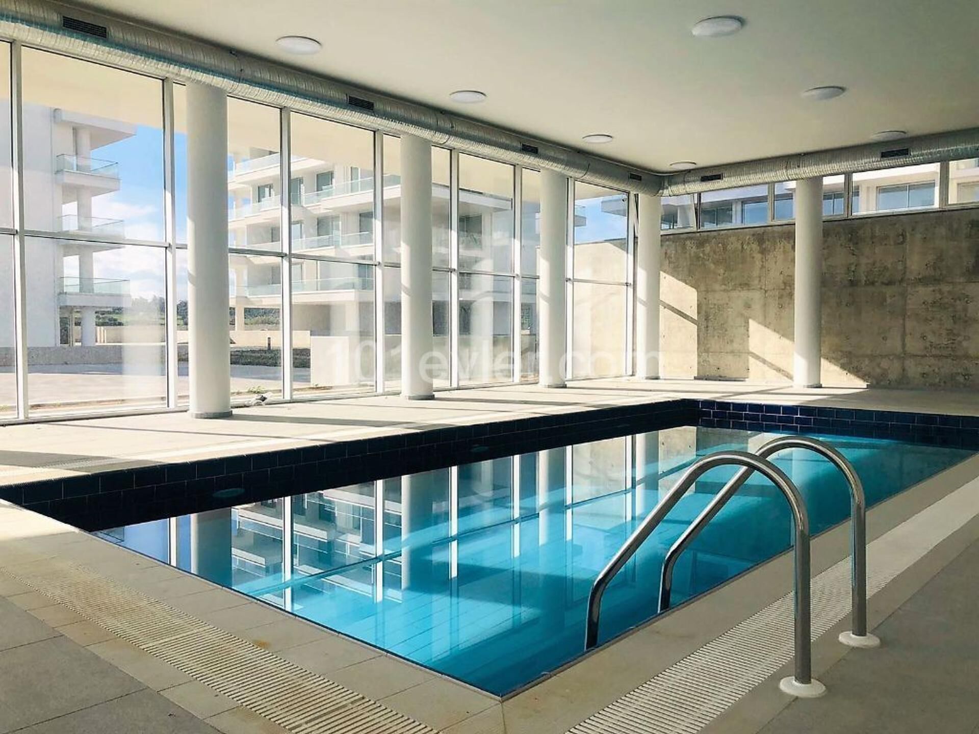 Stüdyo | Havuz | Kapalı yüzme havuzu 