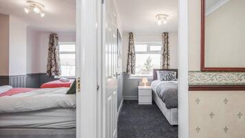 House | 3 bedrooms, iron/ironing board, free WiFi, bed sheets